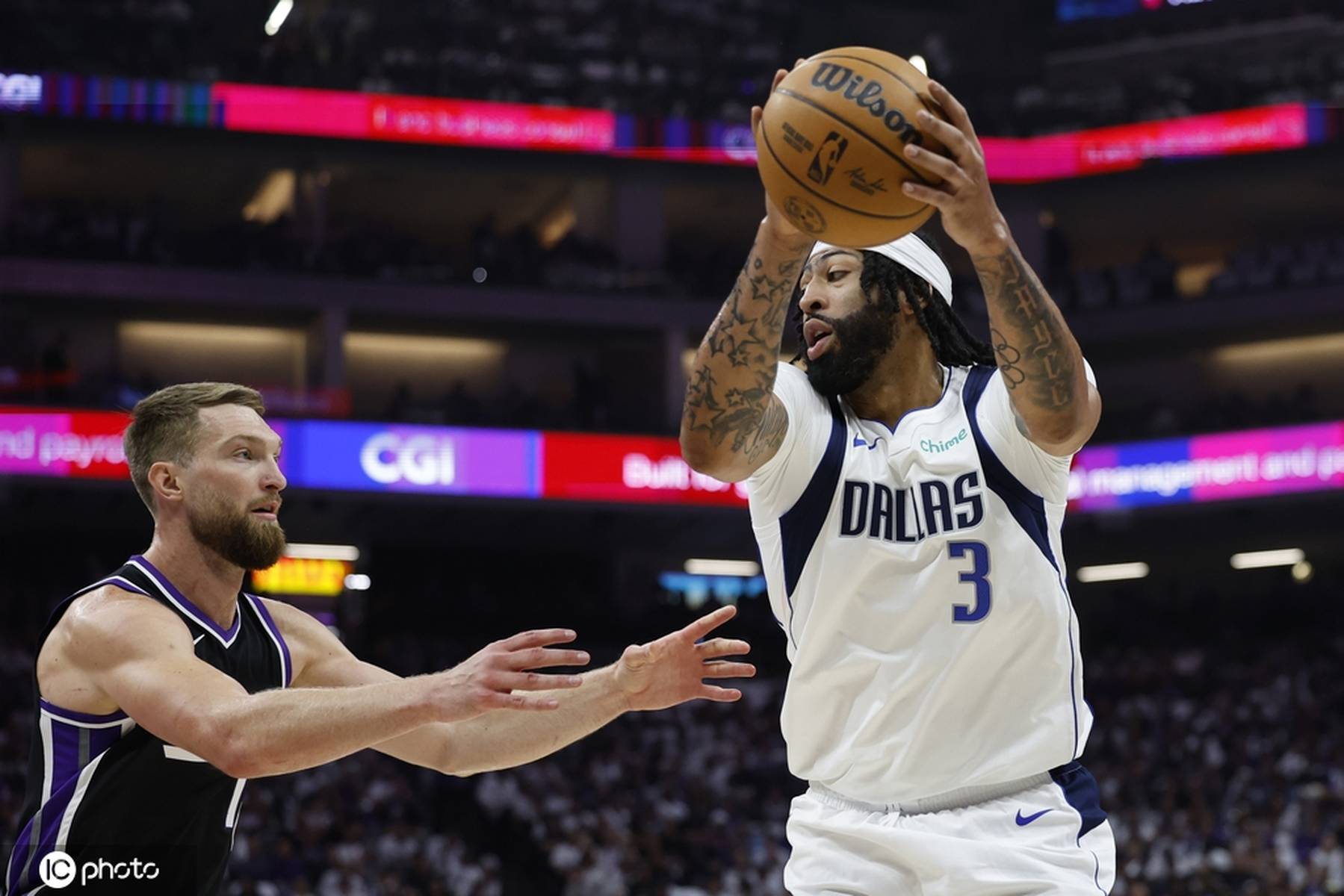 开云-德罗巴在独行侠比赛中战术调整，表现优异引发热议！